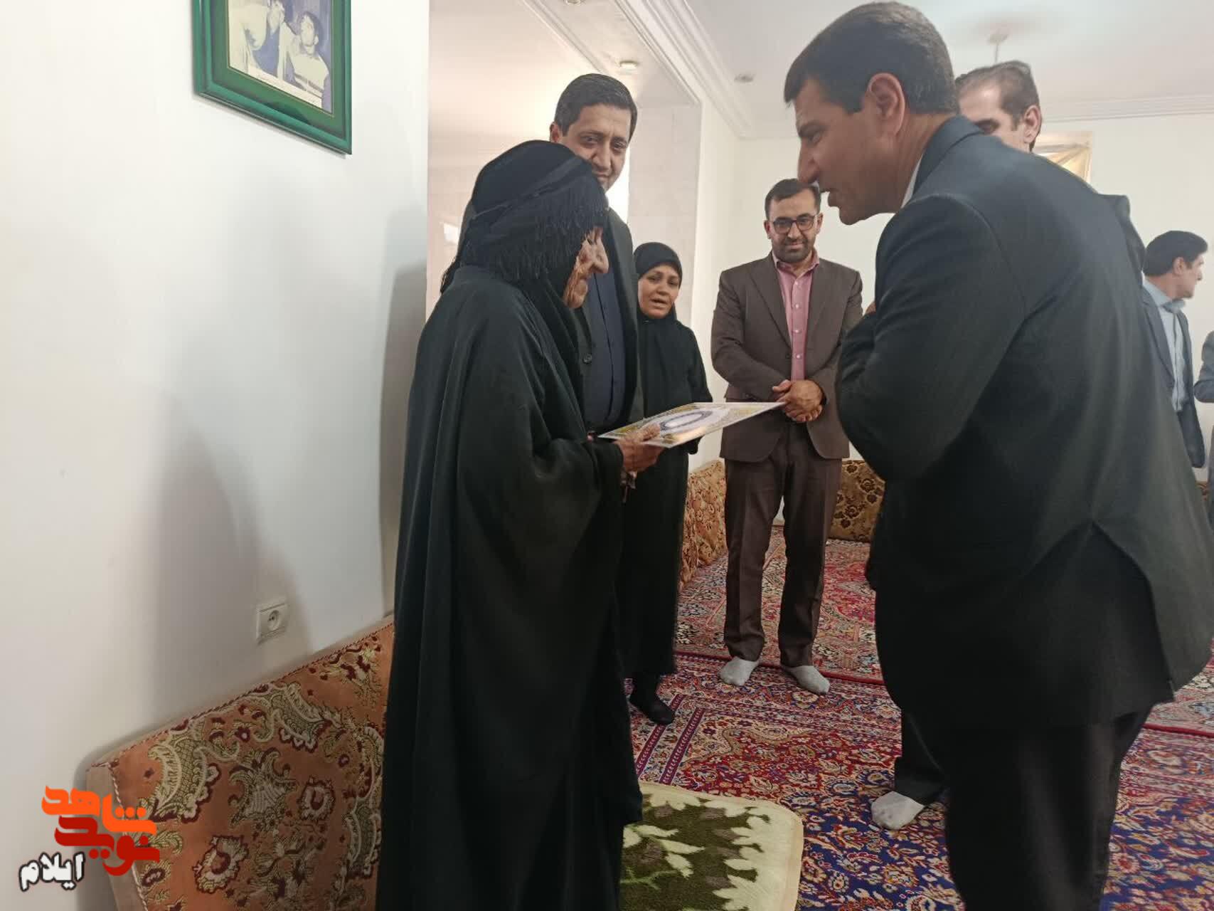 همه خدمتگزاران ادامه دهنده راه شهدا هستند