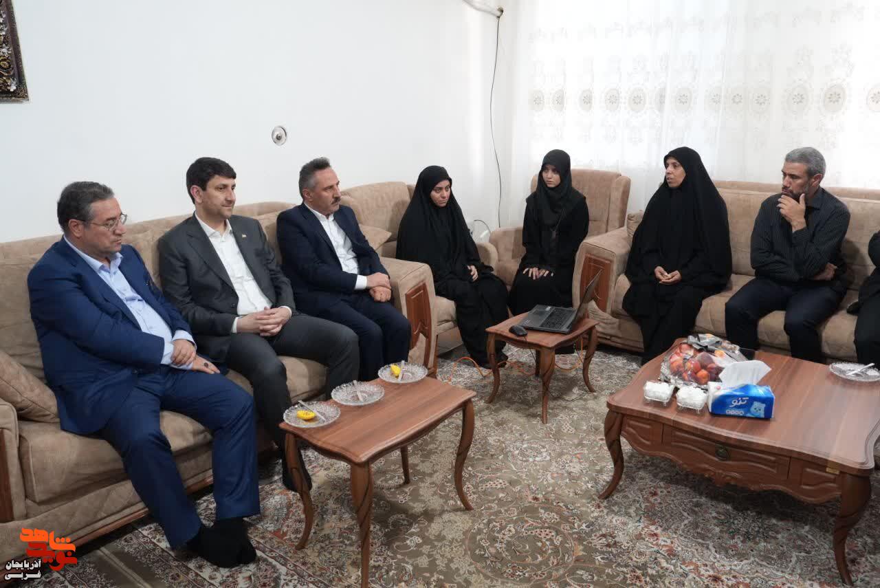 دیدار وزیر ارتباطات و فناوری اطلاعات، استاندار آذربایجان غربی با خانواده شهید سردار نارنجی