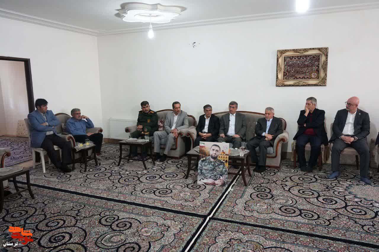 تجلیل وزیر میراث فرهنگی از خانواده شهید اقتدار وطن «ابوذر مرادی فرد»