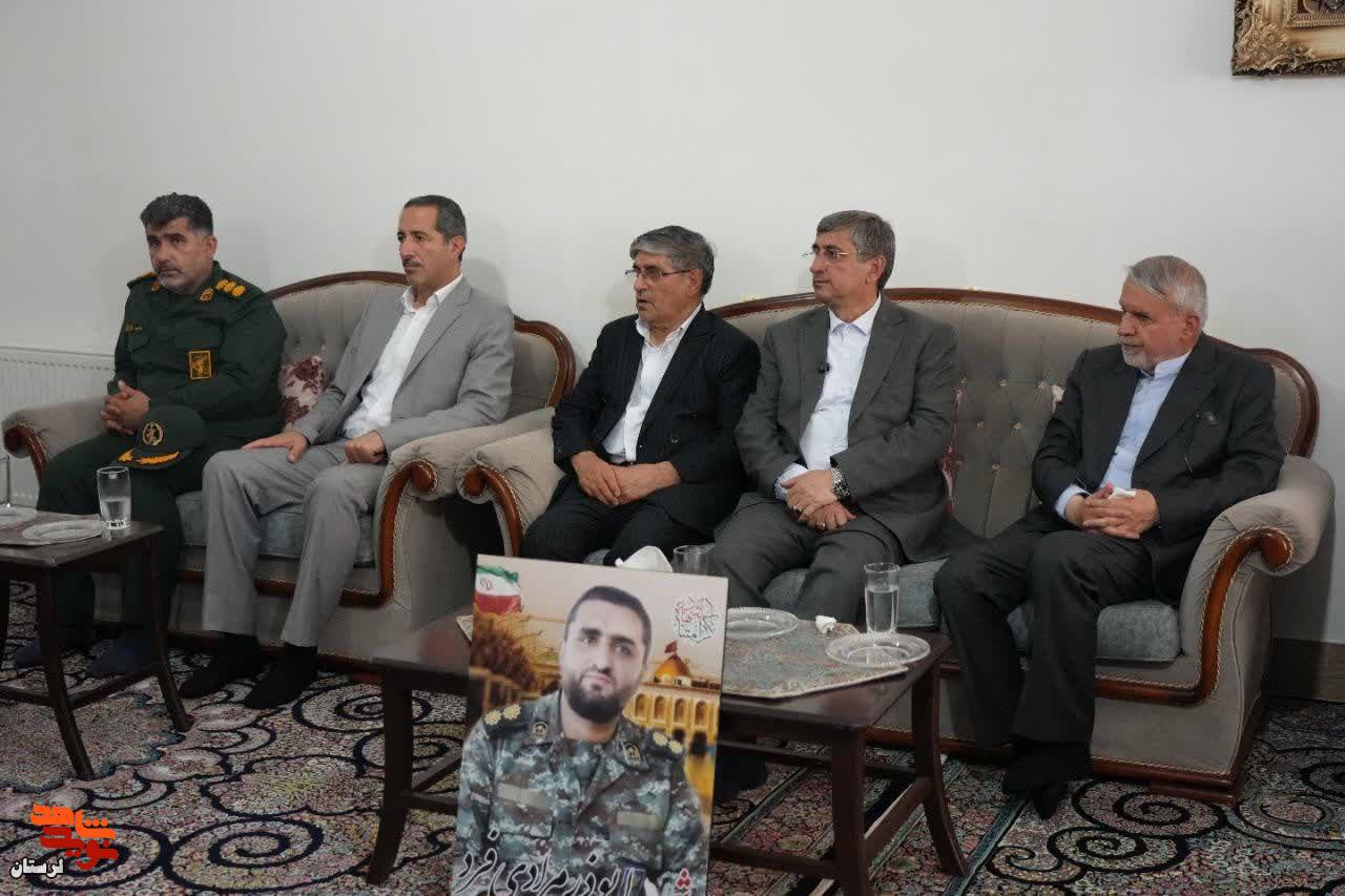 تجلیل وزیر میراث فرهنگی از خانواده شهید اقتدار وطن «ابوذر مرادی فرد»