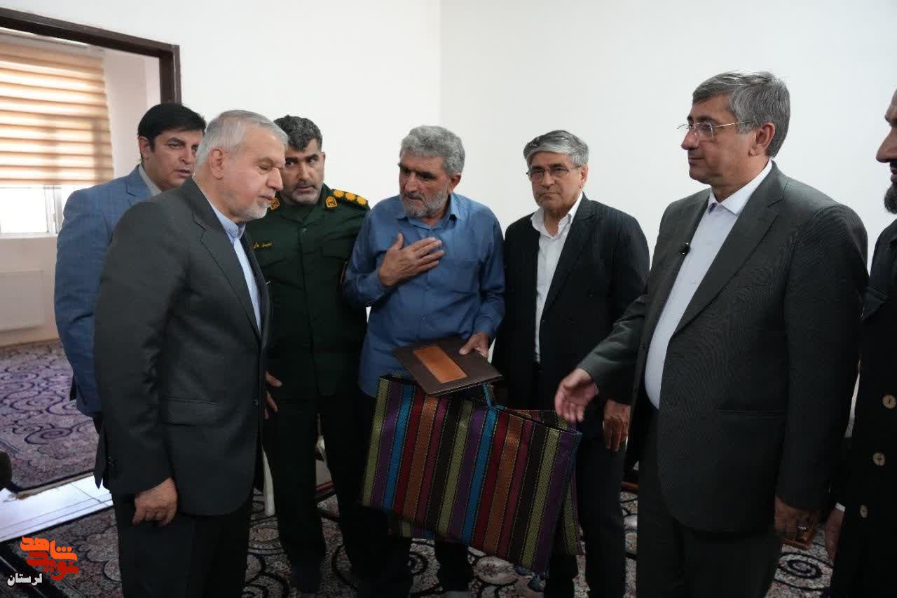 تجلیل وزیر میراث فرهنگی از خانواده شهید اقتدار وطن «ابوذر مرادی فرد»