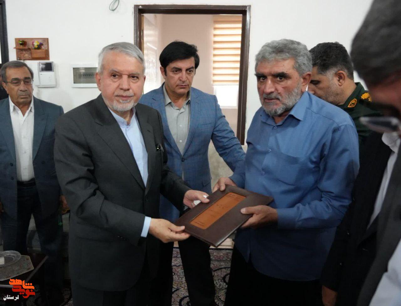 تجلیل وزیر میراث فرهنگی از خانواده شهید اقتدار وطن «ابوذر مرادی فرد»