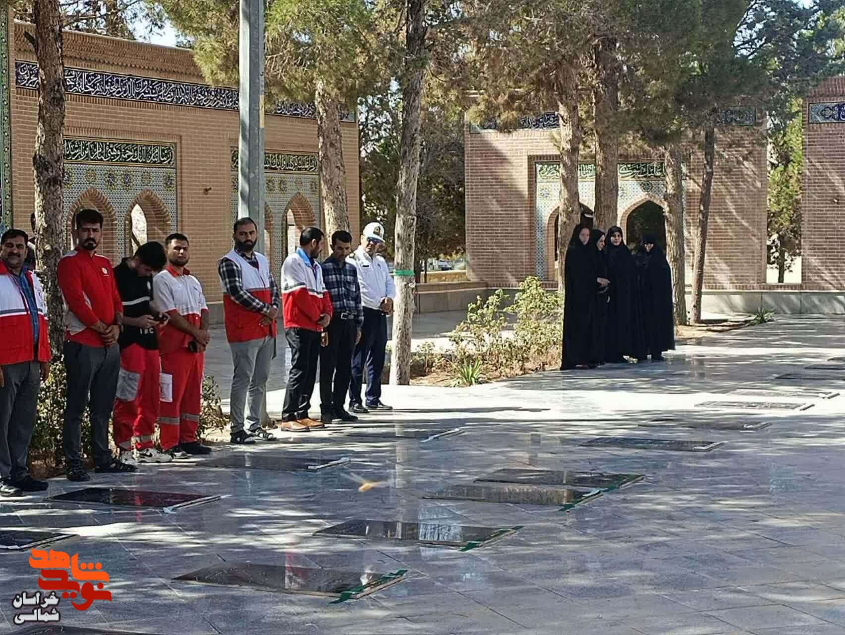 مراسم غبارروبی و عطرافشانی مزار شهدای شهرستانها به مناسبت هفته دولت+ تصاویر