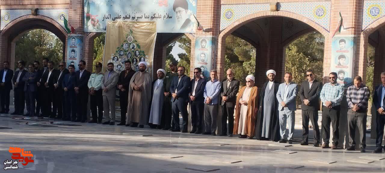 مراسم غبارروبی و عطرافشانی مزار شهدای شهرستانها به مناسبت هفته دولت+ تصاویر