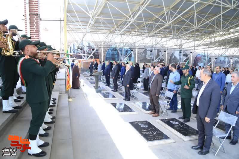 گلزار شهدا غبارروبی و گلباران شد