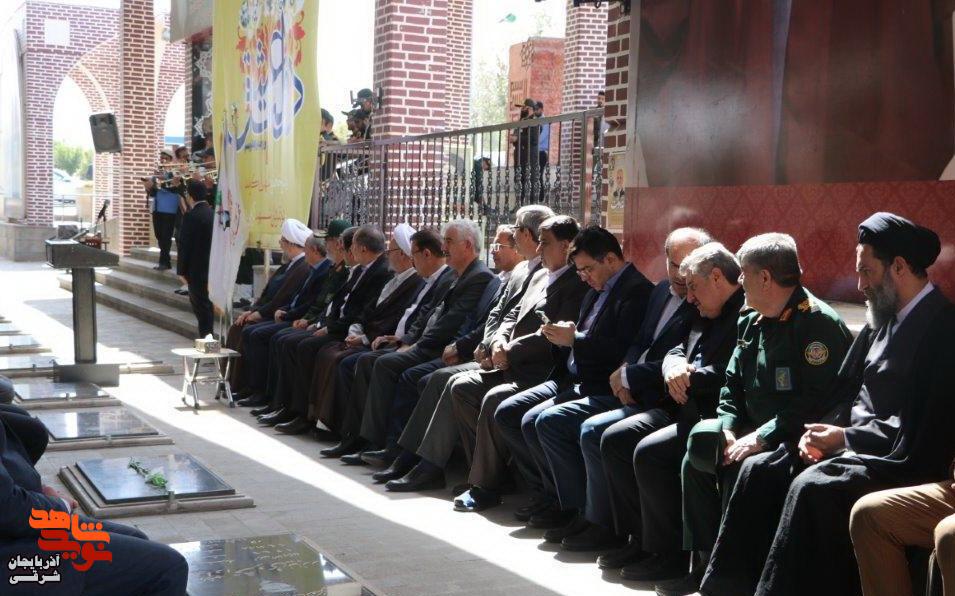 گلزار شهدا غبارروبی و گلباران شد