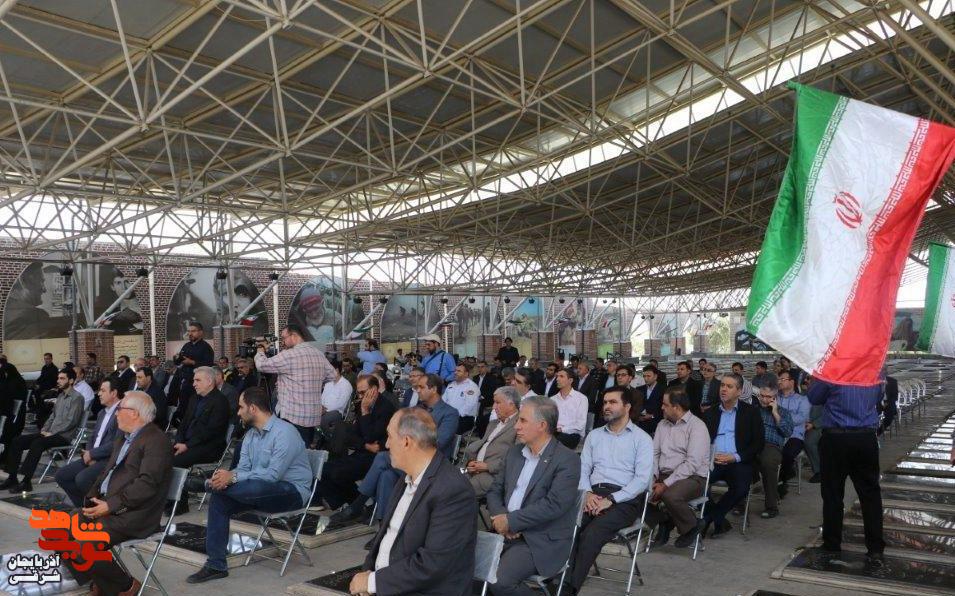 گلزار شهدا غبارروبی و گلباران شد