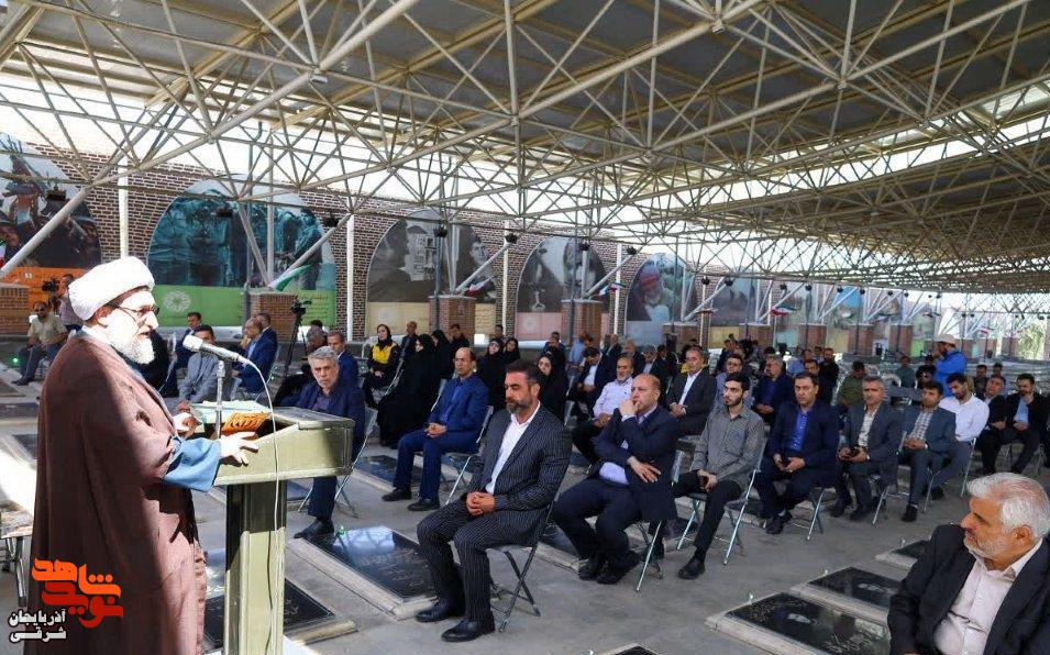 گلزار شهدا غبارروبی و گلباران شد