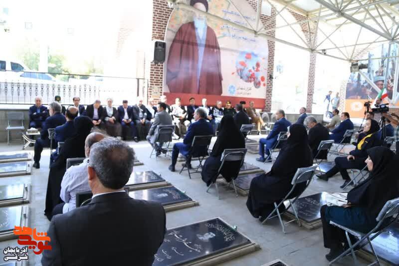 گلزار شهدا غبارروبی و گلباران شد