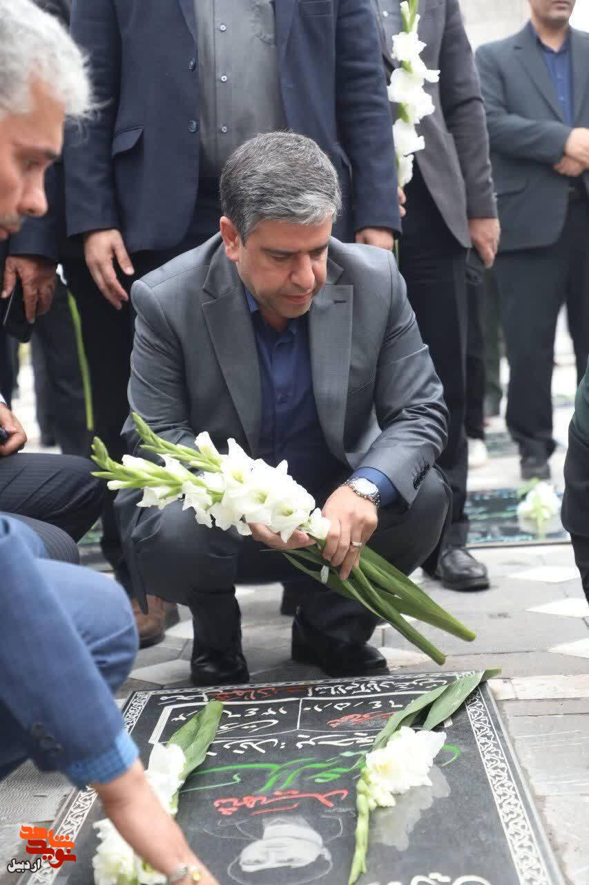 ادای احترام سخنگوی دولت به مقام شهدای اردبیل+ عکس