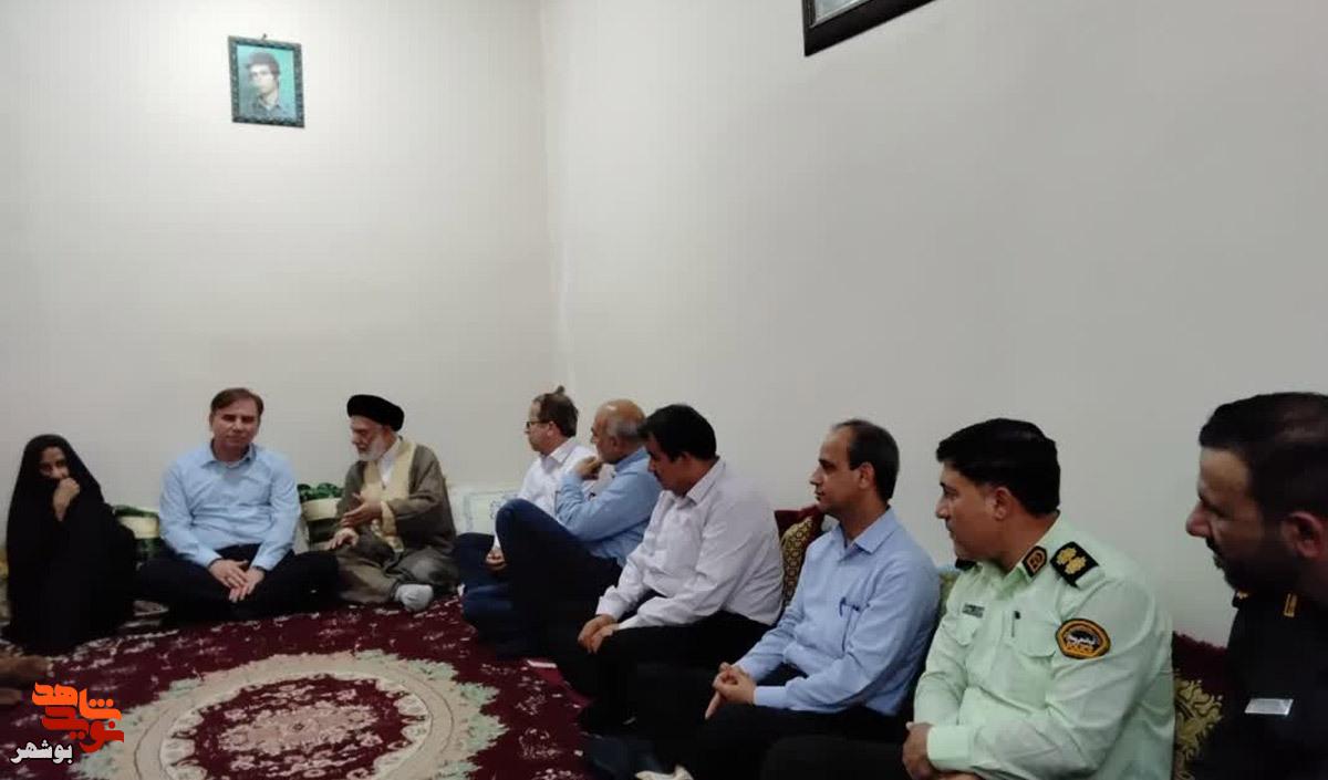 استاندار بوشهر با خانواده شهیدوالامقام «ایرج رنجبر» دیدار کرد استاندار بوشهر با خانواده شهیدوالامقام «ایرج رنجبر» دیدار کرد