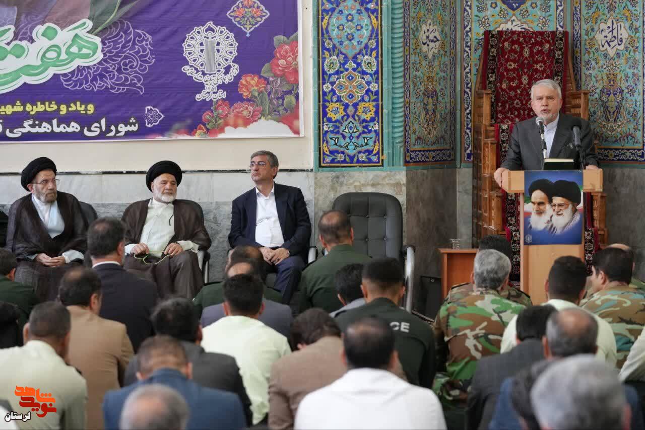 مراسم گرامیداشت شهدای هفته دولت در حوزه علمیه کمالیه خرم‌آباد برگزار شد