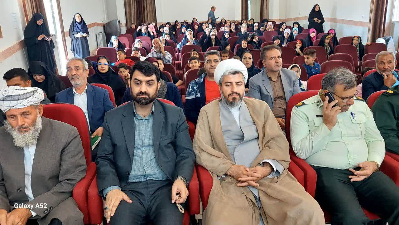 محفل شعر ایثار و شهادت و اختتامیه کلاس‌های اوقات فراغت برگزار شد