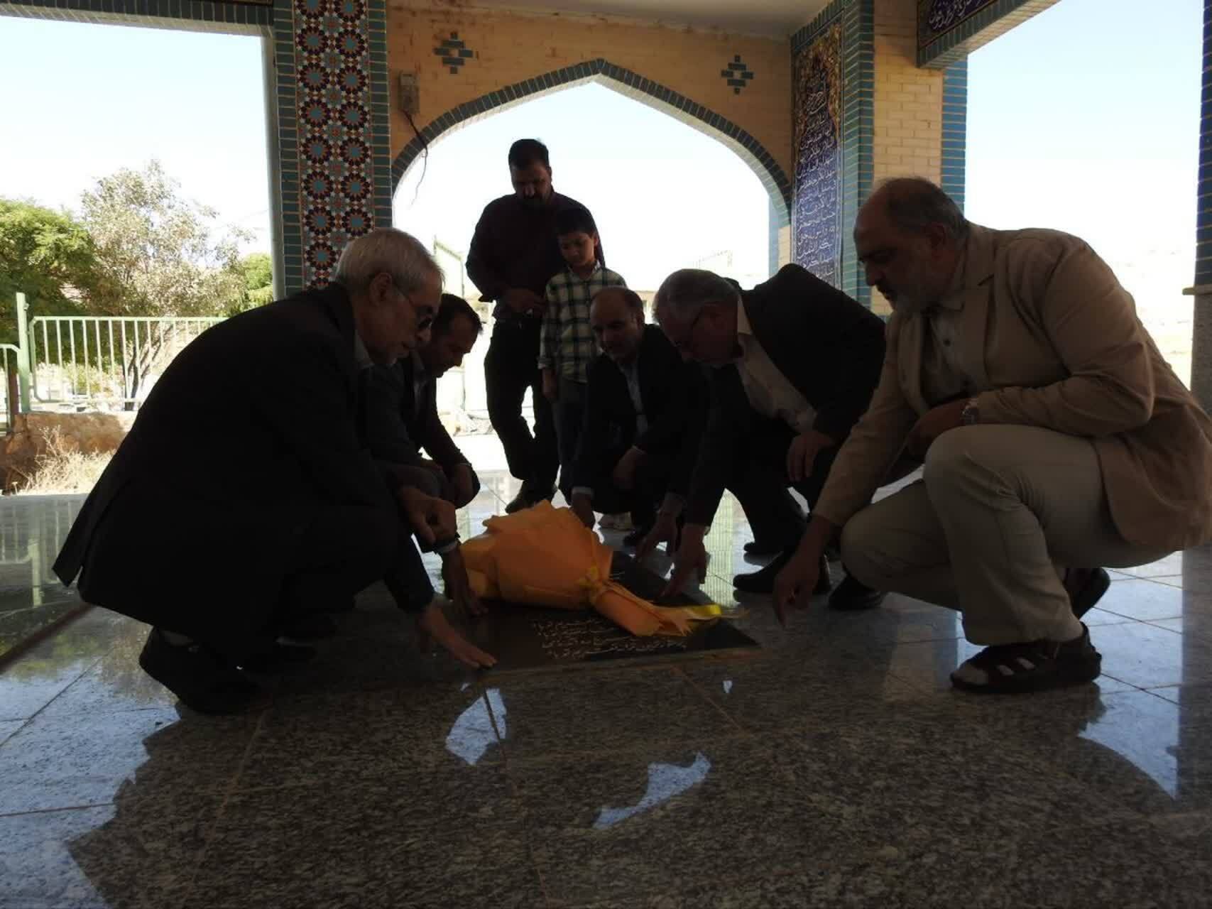 حضور مسئولان کنگره ملی شهدای غریب بر مزار شهید «سیفالله قائدی باردهای» حضور مسئولان کنگره ملی شهدای غریب بر مزار شهید «سیفالله قائدی باردهای»