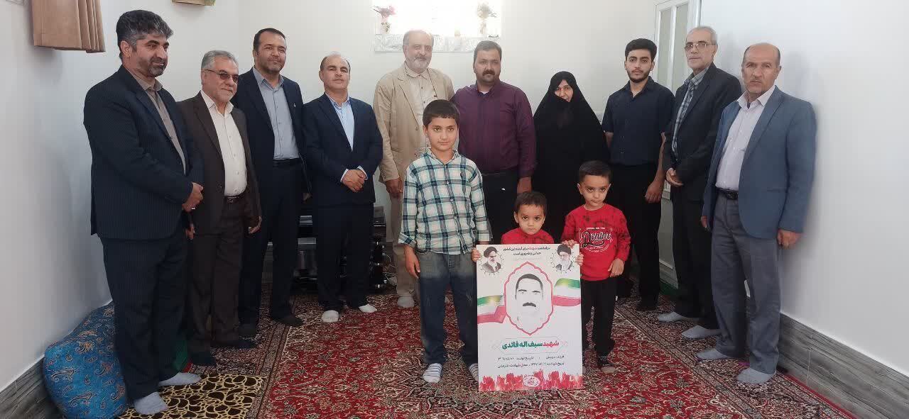 حضور مسئولان کنگره ملی شهدای غریب بر مزار شهید «سیفالله قائدی باردهای» حضور مسئولان کنگره ملی شهدای غریب بر مزار شهید «سیفالله قائدی باردهای»