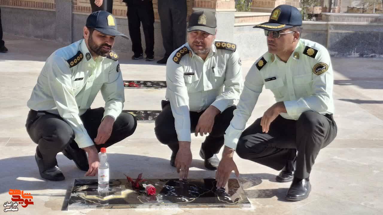 تصاویر/ غبارروبی و عطر افشانی گلزار شهدا