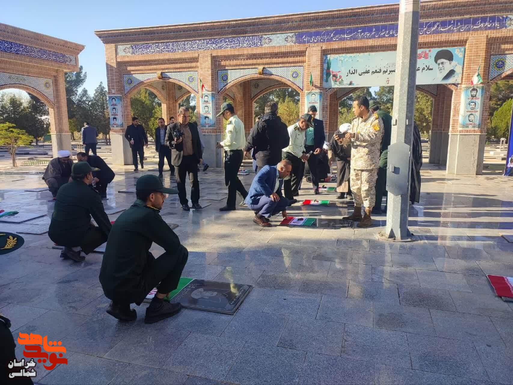 تصاویر/ غبارروبی و عطر افشانی گلزار شهدا