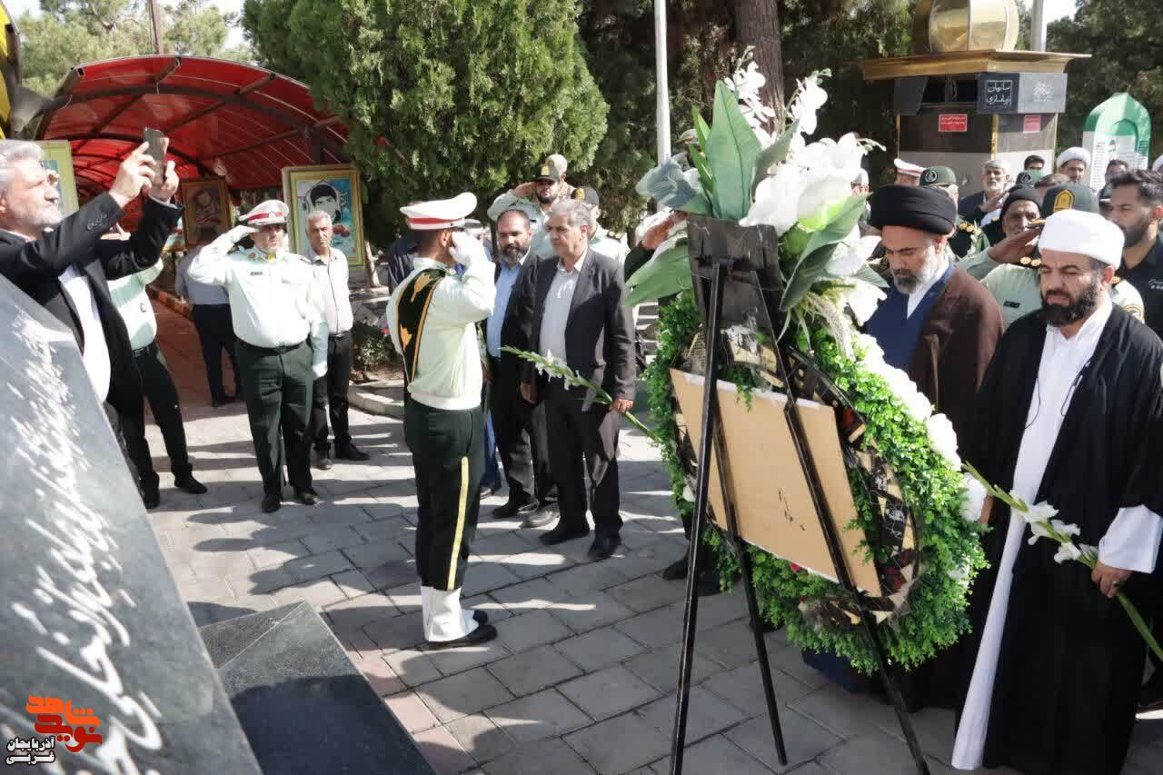 برگزاری مراسم میهمانی لاله ها، عطر افشانی و گلباران مزار شهدا