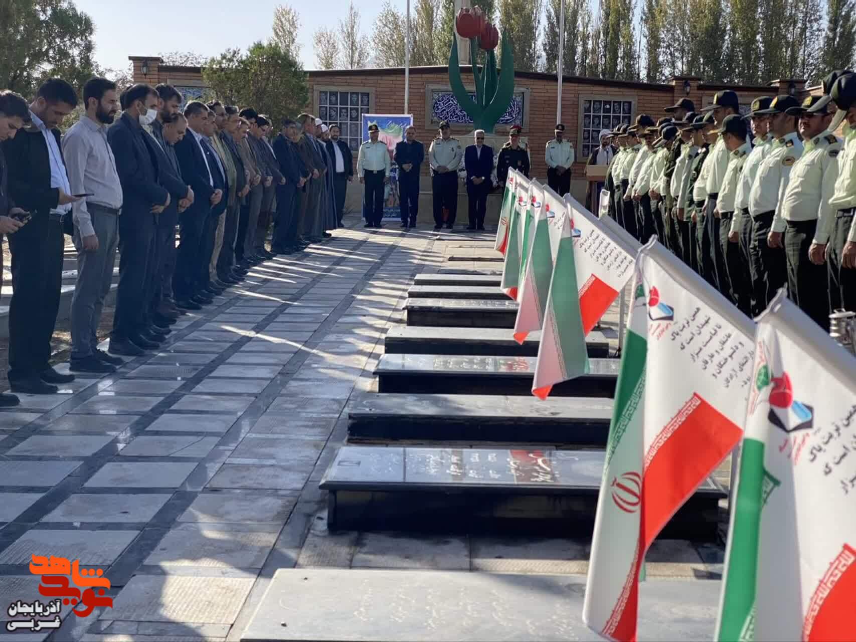 گلباران و عطر افشانی مزار مطهر شهدای شهرستان چایپاره