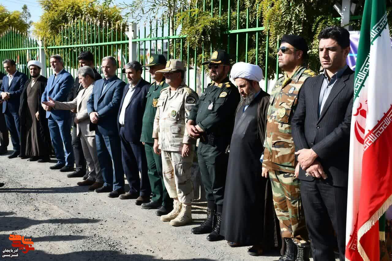 مراسم گلباران وعطرافشانی گلزار مطهر شهدای خوی بمناسبت هفته نیروی انتظامی