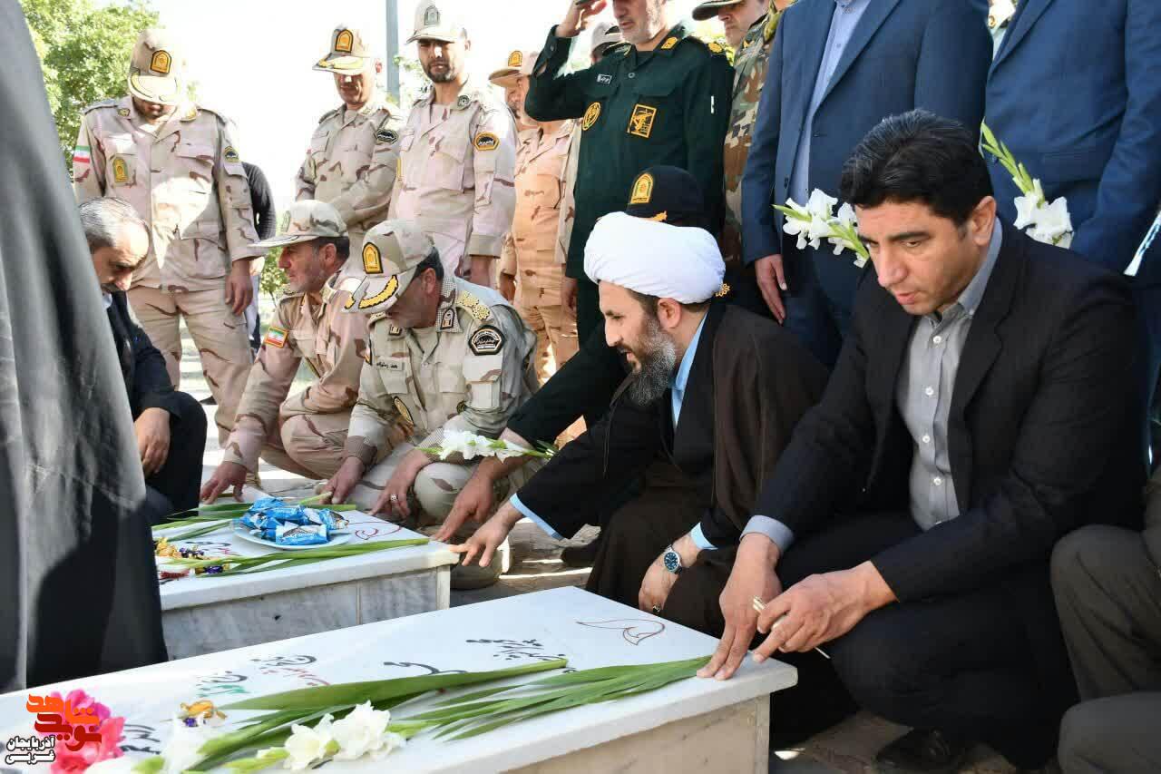 مراسم گلباران وعطرافشانی گلزار مطهر شهدای خوی بمناسبت هفته نیروی انتظامی