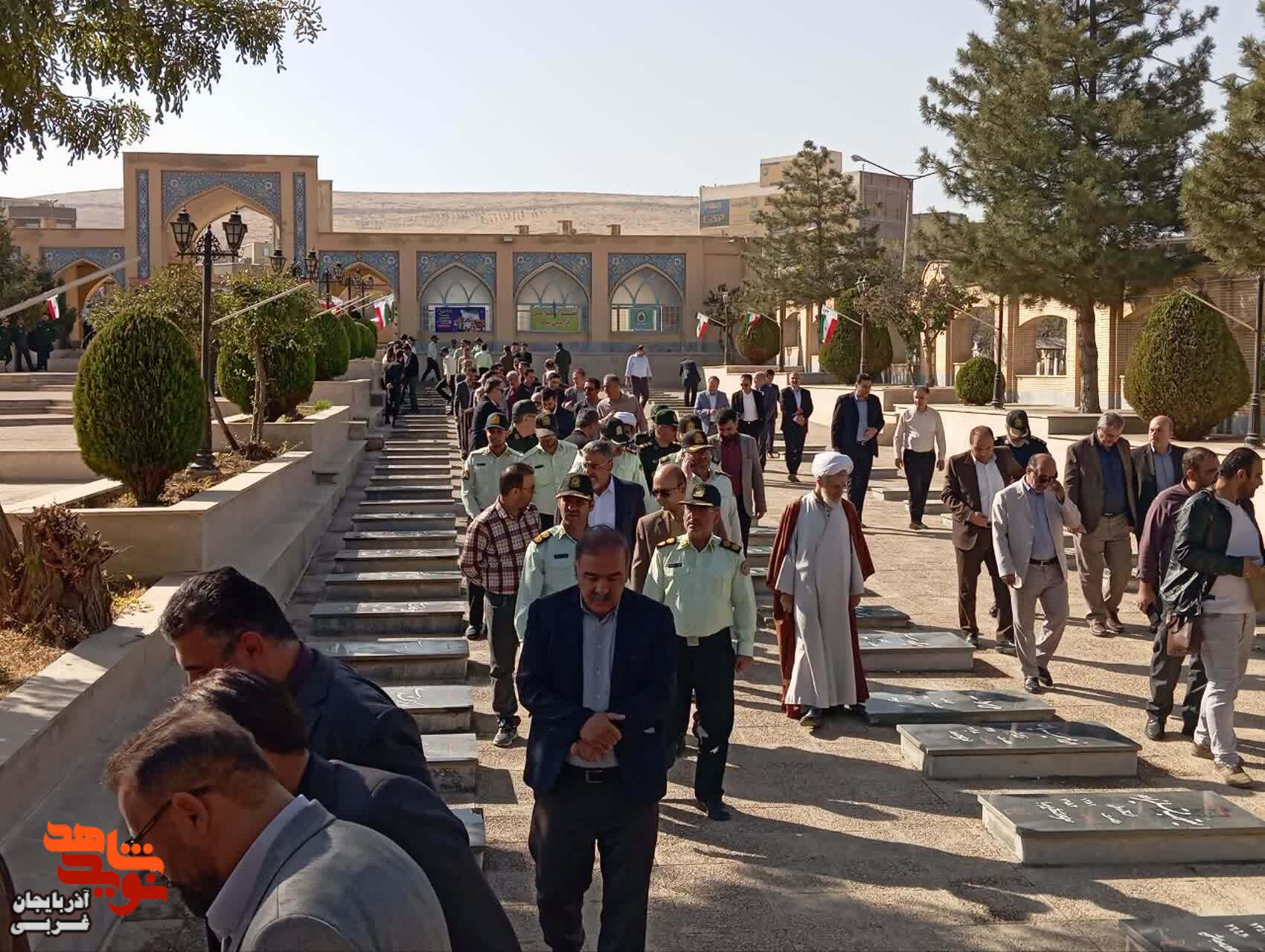 مراسم مهمانی لاله ها و آئین غبار روبی و عطر افشانی مزار شهدا بمناسبت هفته نیرو انتظامی شهرستان  بوکان