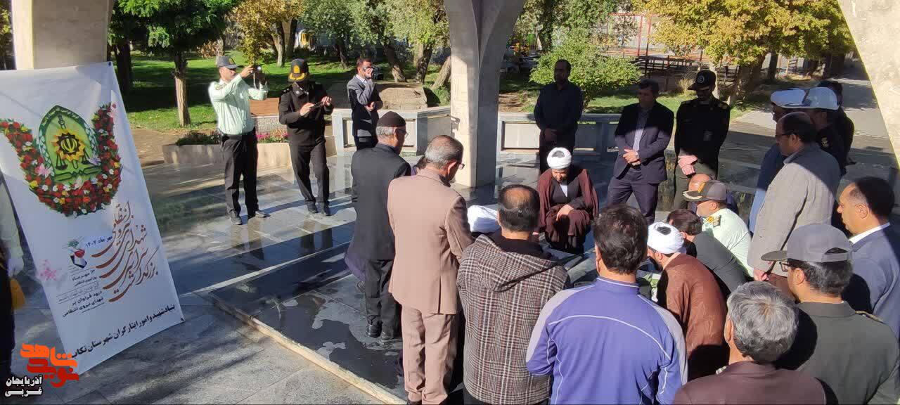 غباروبی و عطرافشانی از مزار مطهر شهدا در شهرستان تکاب