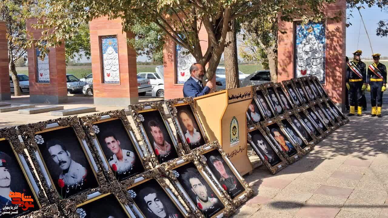 عطر افشانی و گلباران مزار مطهر شهدا میاندوآب