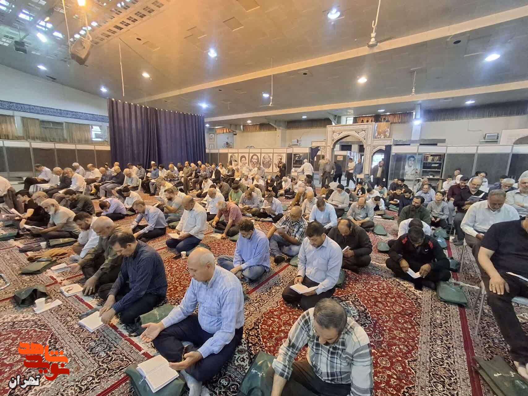 گزارش تصویری/ مراسم دعای ندبه در گلزار شهدا برگزار شد گزارش تصویری/ مراسم دعای ندبه در گلزار شهدا برگزار شد