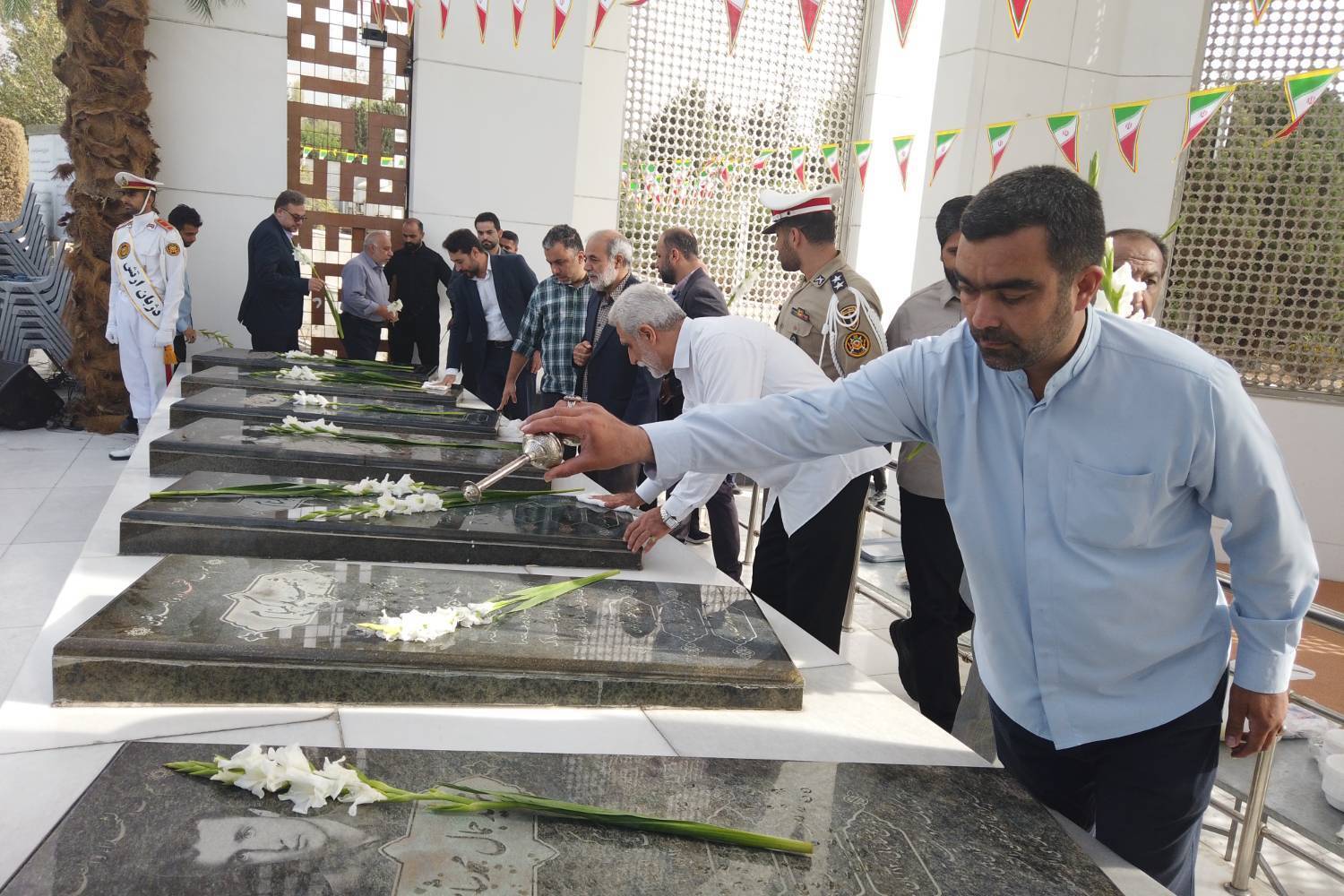 غبارروبی مزار شهدای گمنام موزه ملی انقلاب اسلامی و دفاع مقدس