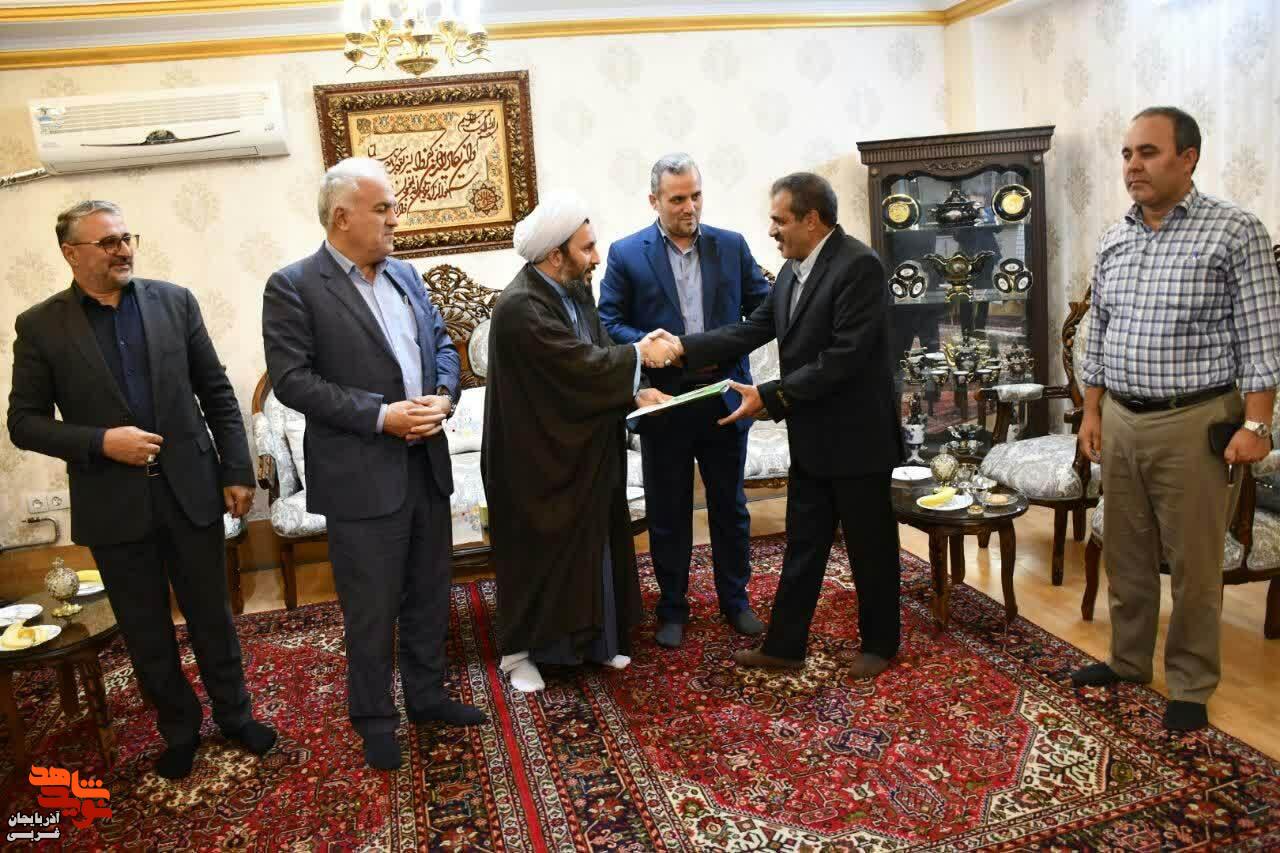 دیدار مسئولان خوی با خانواده های شاهد و ایثارگر