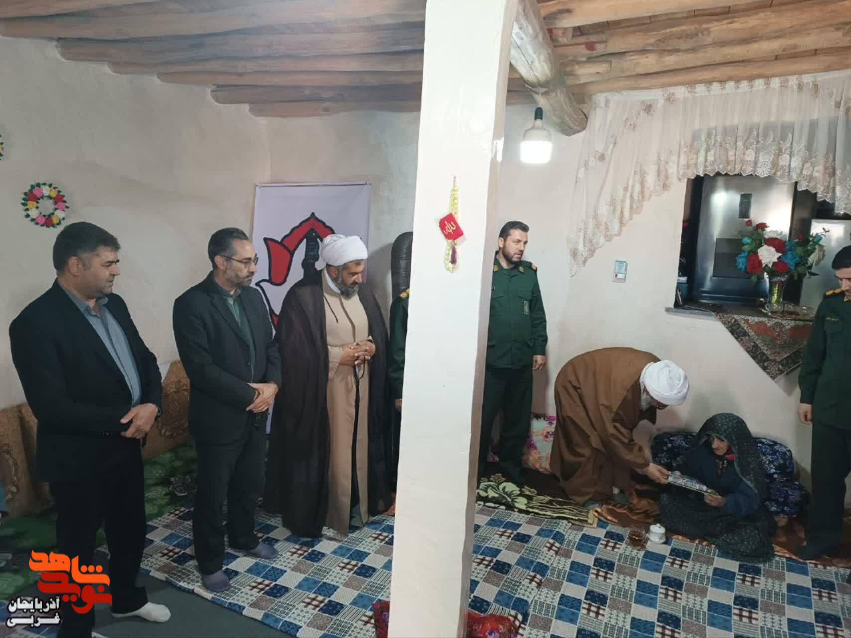 دیدار مسئولان چالدران از خانواده های شهدا