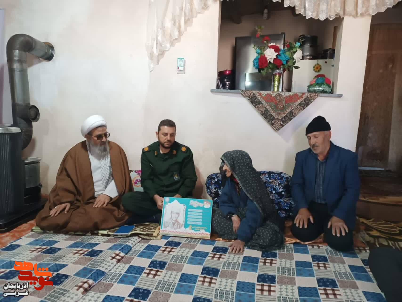 دیدار مسئولان چالدران از خانواده های شهدا