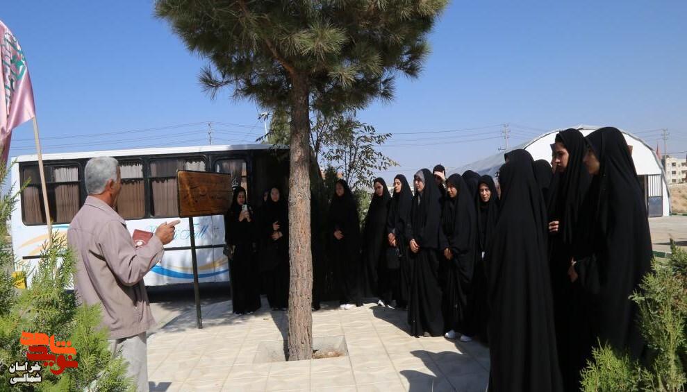 تصاویر/ بازدید دانشجویان دانشگاه فرهنگیان از موزه دفاع مقدس و مقاومت خراسان شمالی