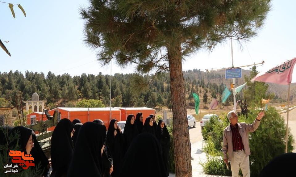 تصاویر/ بازدید دانشجویان دانشگاه فرهنگیان از موزه دفاع مقدس و مقاومت خراسان شمالی