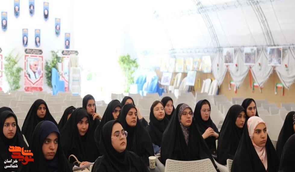 تصاویر/ بازدید دانشجویان دانشگاه فرهنگیان از موزه دفاع مقدس و مقاومت خراسان شمالی