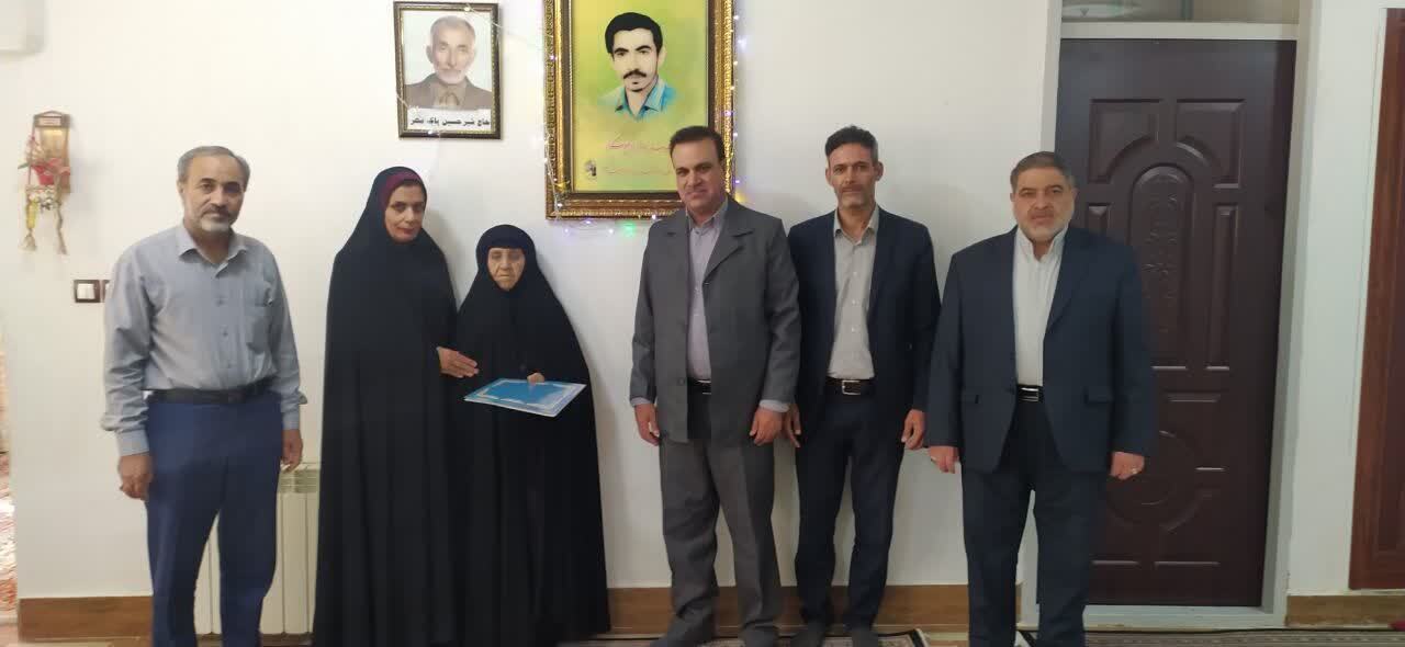 دیداری صمیمی با مادر شهید غریب و جاویدالاثر «ابراهیم سگوند» در خرم آباد