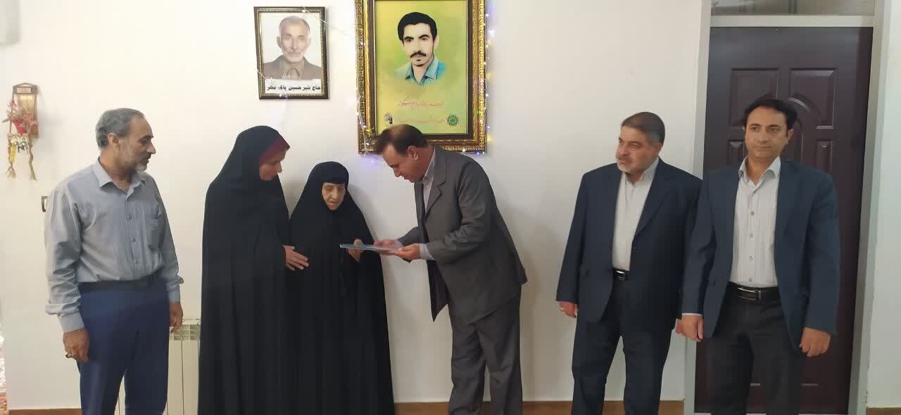 دیداری صمیمی با مادر شهید غریب و جاویدالاثر «ابراهیم سگوند» در خرم آباد