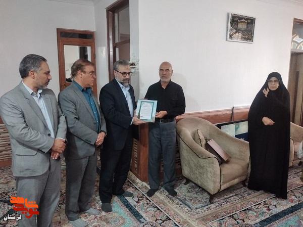 تجلیل مدیرکل بنیاد شهید لرستان از خانواده شهدای دفاع مقدس 12 روزه تجلیل مدیرکل بنیاد شهید لرستان از خانواده شهدای دفاع مقدس 12 روزه