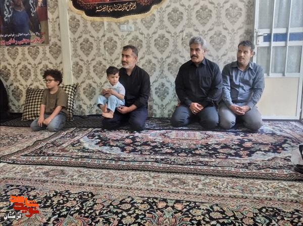 تجلیل مدیرکل بنیاد شهید لرستان از خانواده شهدای دفاع مقدس 12 روزه تجلیل مدیرکل بنیاد شهید لرستان از خانواده شهدای دفاع مقدس 12 روزه