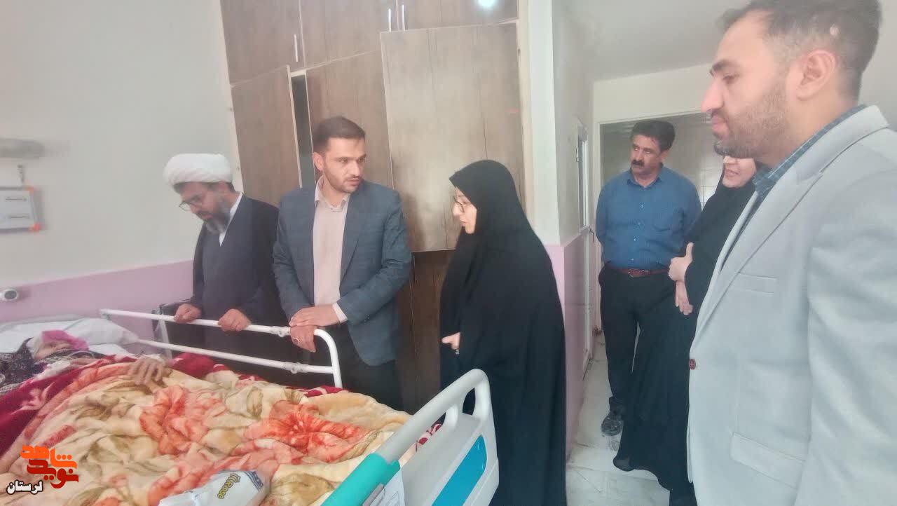 عیادت از مادر شهیدان معظم «قدرت اله جدیدی» و «حجت اله توکلی» در بیمارستان