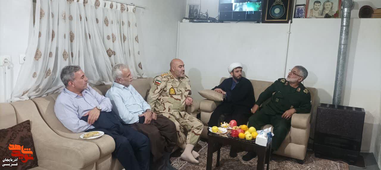 ادای احترام و دیدار از والدین شهدا در شهرستان سردشت