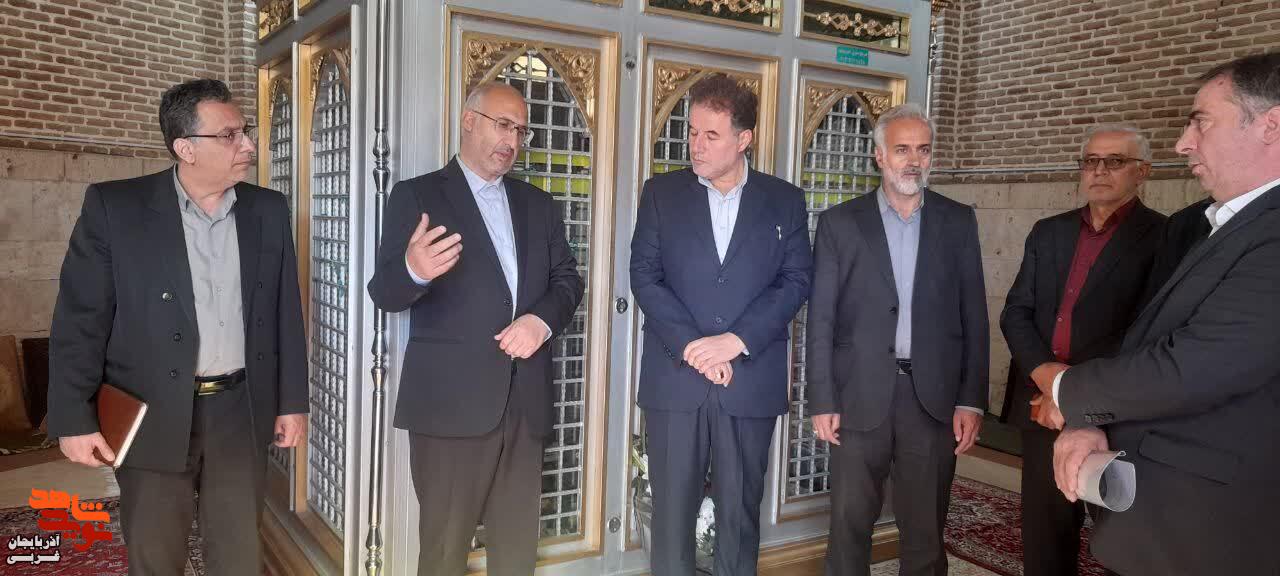 ادای احترام بازرس کل  قضائی استان آذربایجان غربی و فرماندار چالدران  به شهدای نبرد چالدران