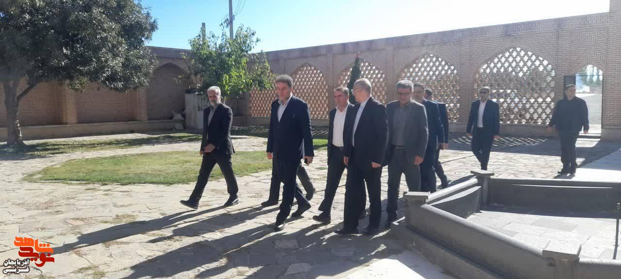 ادای احترام بازرس کل  قضائی استان آذربایجان غربی و فرماندار چالدران  به شهدای نبرد چالدران