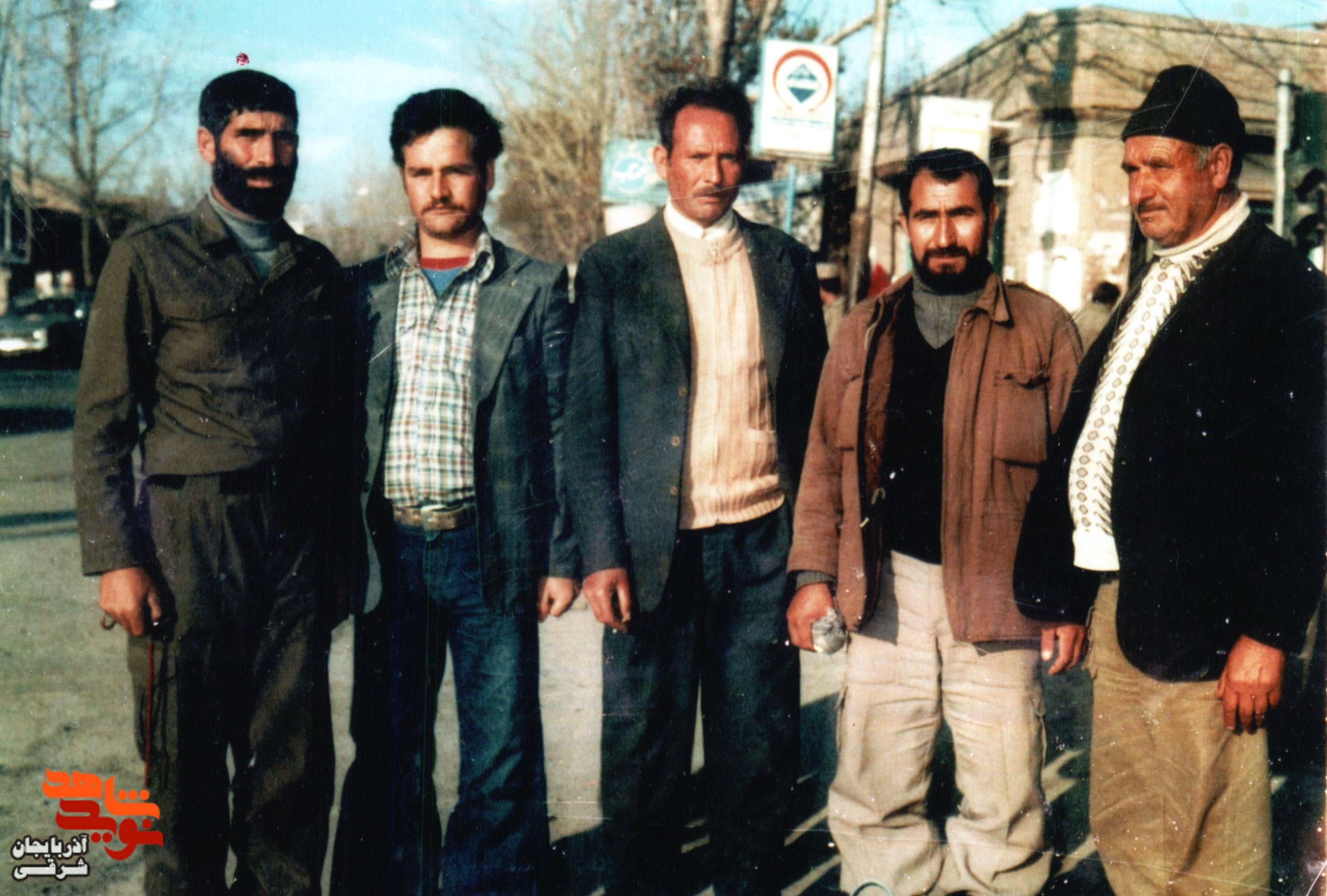 سینه‌ی دشمن را نشانه می‌گیرم