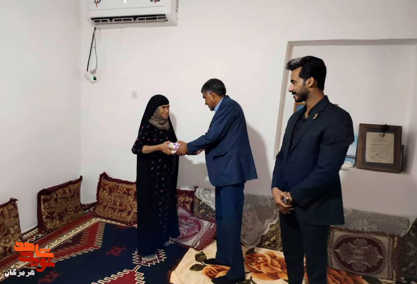 دیدار و تجلیل از خانواده شهید «اردلان محمدی» دیدار و تجلیل از خانواده شهید «اردلان محمدی»