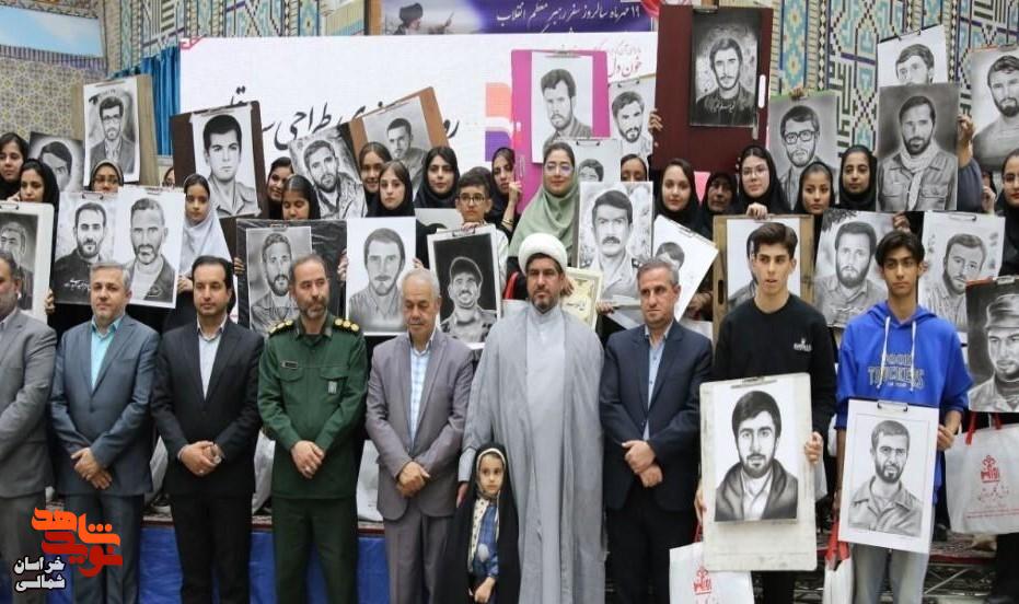 تصاویر/ طراحی سیاه‌قلم چهره ۵۴ شهید شاخص خراسان‌شمالی در چهاردهمین نمایشگاه ملی دفاع مقدس