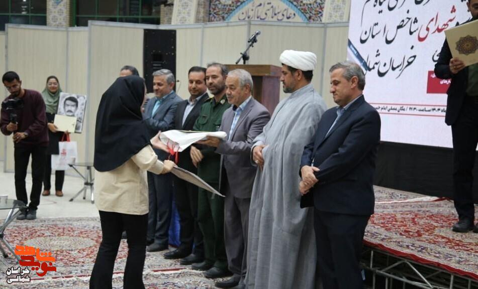 تصاویر/ طراحی سیاه‌قلم چهره ۵۴ شهید شاخص خراسان‌شمالی در چهاردهمین نمایشگاه ملی دفاع مقدس