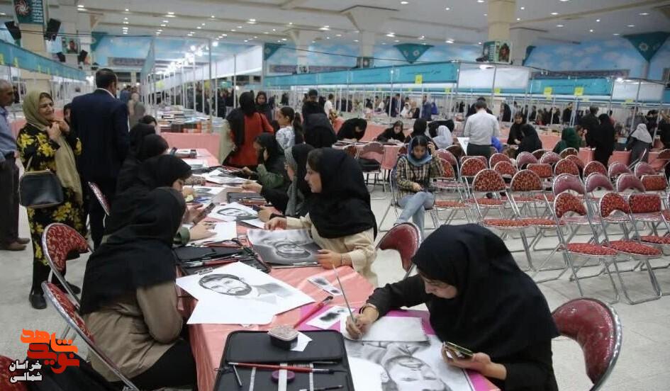 تصاویر/ طراحی سیاه‌قلم چهره ۵۴ شهید شاخص خراسان‌شمالی در چهاردهمین نمایشگاه ملی دفاع مقدس