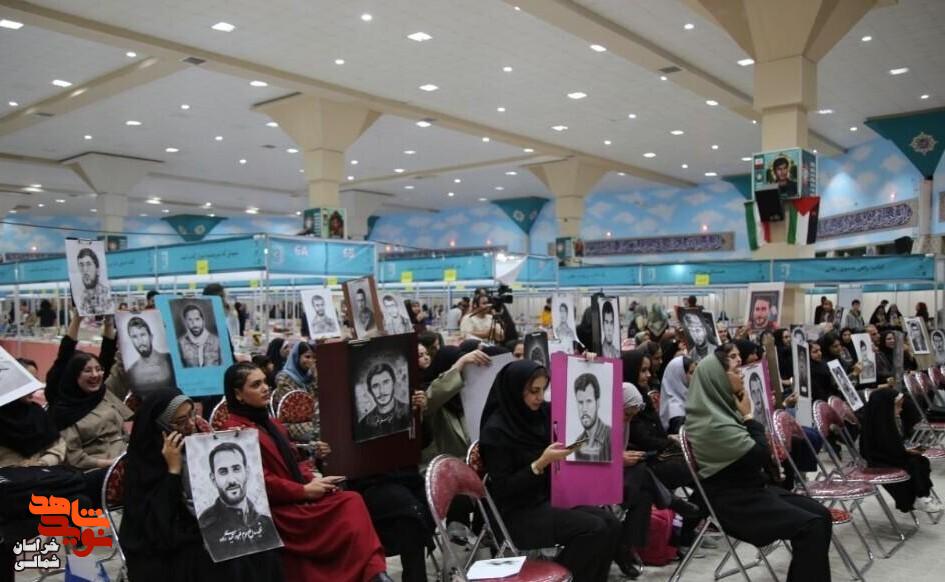 تصاویر/ طراحی سیاه‌قلم چهره ۵۴ شهید شاخص خراسان‌شمالی در چهاردهمین نمایشگاه ملی دفاع مقدس